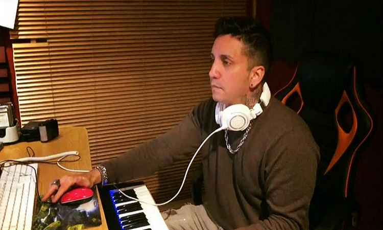 Ariel de Cuba, el artista detrás del hit “Quédate en casa”