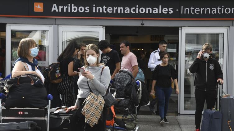 El Gobierno suspendió la repatriación de los argentinos varados en el exterior