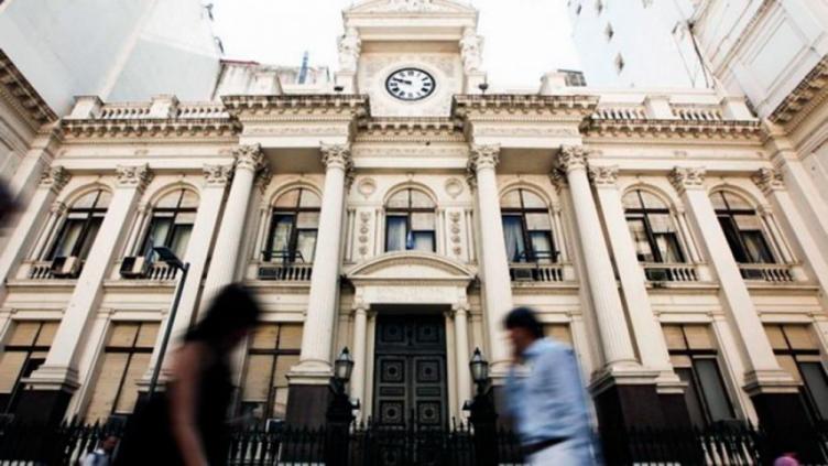 Suspendieron cargos y comisiones para operar a través de cajeros automáticos