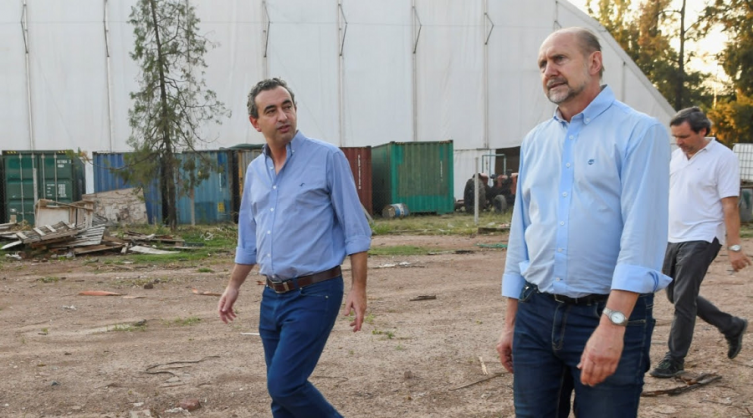 Perotti recorrió el espacio que se acondicionará como centro de aislamiento covid-19 