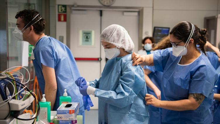 España vuelve a batir: 849 muertos en un día