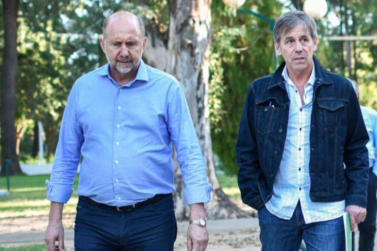 Jatón y Perotti recorrieron uno de los lugares que alojará a personas con coronavirus