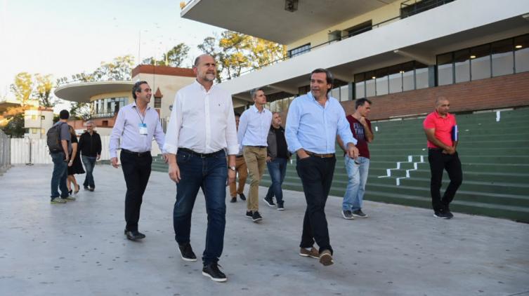 Perotti recorrió el centro de aislamiento para grupos vulnerables