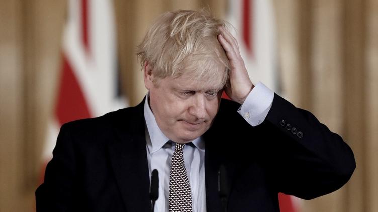 El premier británico recibe oxígeno pero no está con respirador