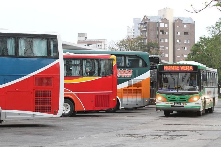 Prorrogan la suspensión del transporte de pasajeros interurbano, de media y larga distancia