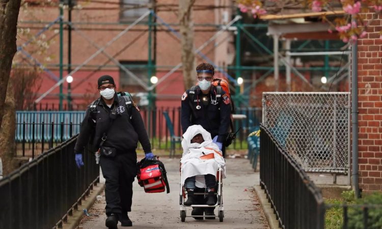 Estados Unidos registró un récord de 2.228 muertes en las últimas 24 horas