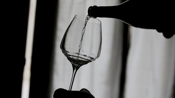 Por la pandemia prohíben la venta de alcohol en 50 localidades de la Argentina