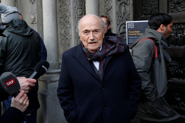 Joseph Blatter advirtió que el Mundial del 2022 podría jugarse en Estados Unidos o Japón