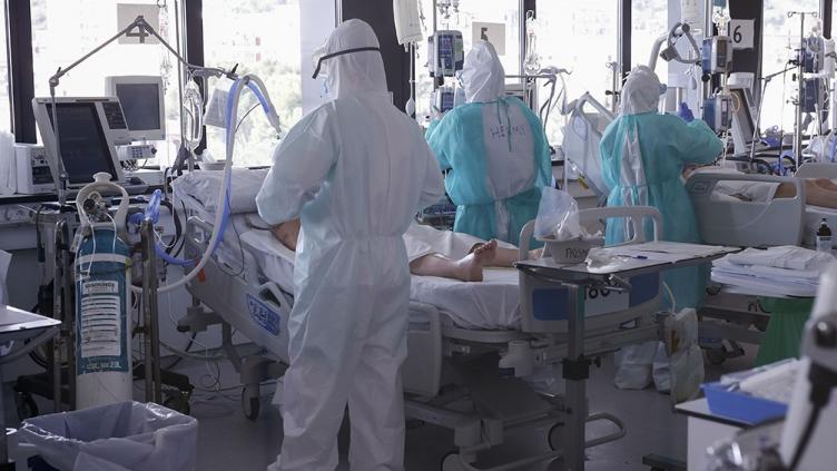 España suma 585 fallecidos y 5.252 nuevos contagios