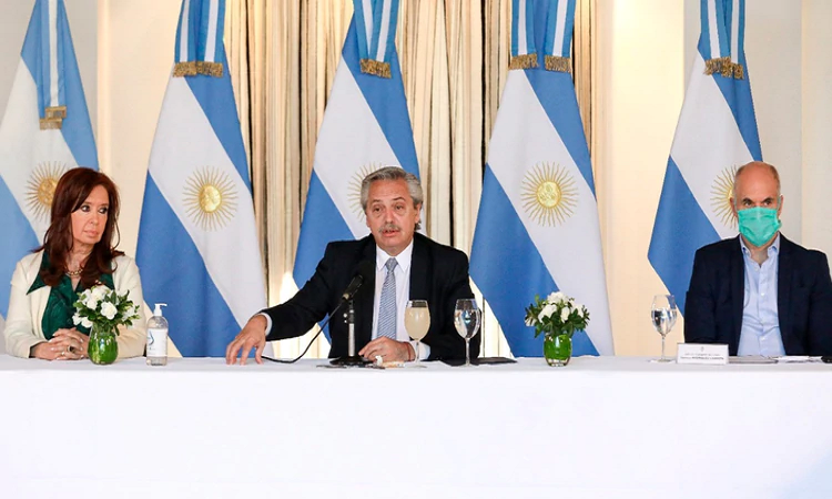 Deuda y coronavirus: el Gobierno enfrenta el riesgo de una doble parálisis de la economía