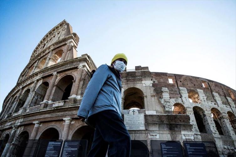 Italia apela al distanciamiento social y al uso de barbijos 