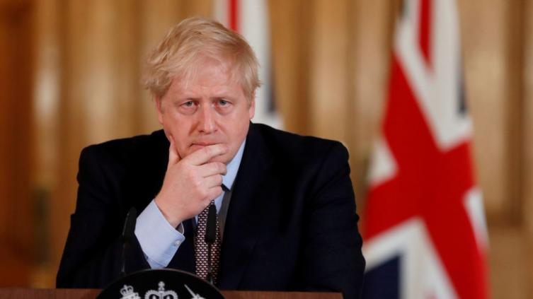 Inglaterra: El anuncio de la vacuna fue “una especia de cortina”