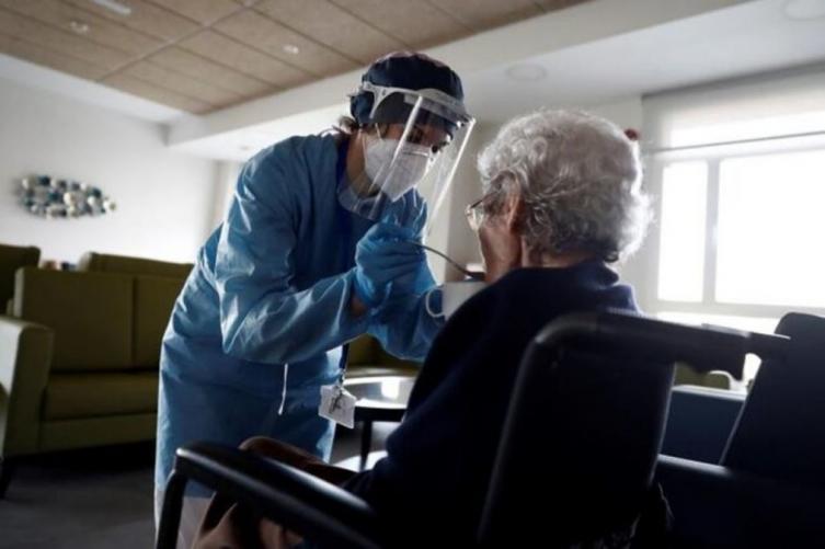 Más de la mitad de las muertes por coronavirus en Europa fueron en geriátricos