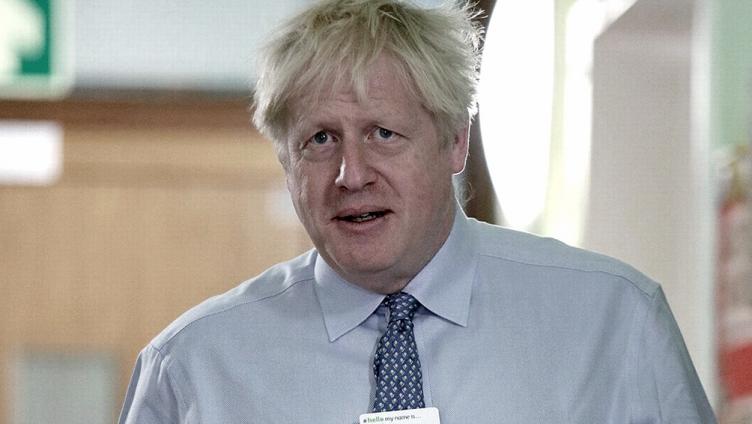 En su reaparición tras recuperarse de coronavirus, Johnson ratificó la cuarentena