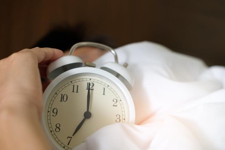 Por qué no es saludable dormirse todos los días a distintas horas