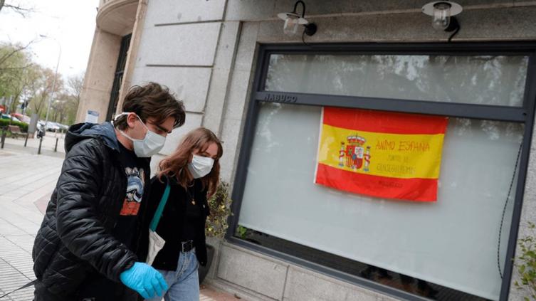 España registró el menor número de muertes en un mes y medio