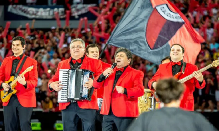 Homenaje de Los Palmeras por los 115 años de Colón