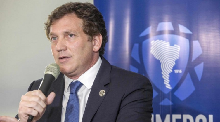 Alejandro Domínguez le puso un freno a los cinco cambios en Conmebo