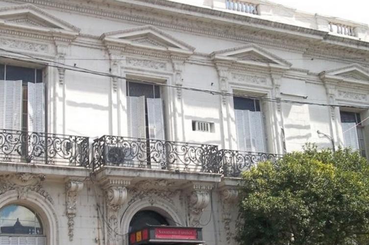 Tres sanatorios pagaron sólo el 50% de los salarios al personal