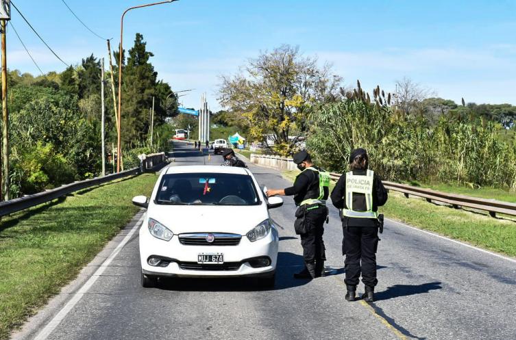 Intensifican controles en puestos sanitarios en rutas y límites interprovinciales
