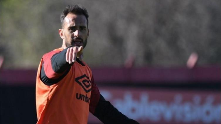 San Lorenzo viene a la carga por Santiago Gentiletti, pilar de la defensa de Newell's