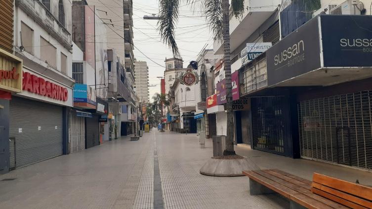 Se extiende una hora más la apertura de los comercios los días sábados