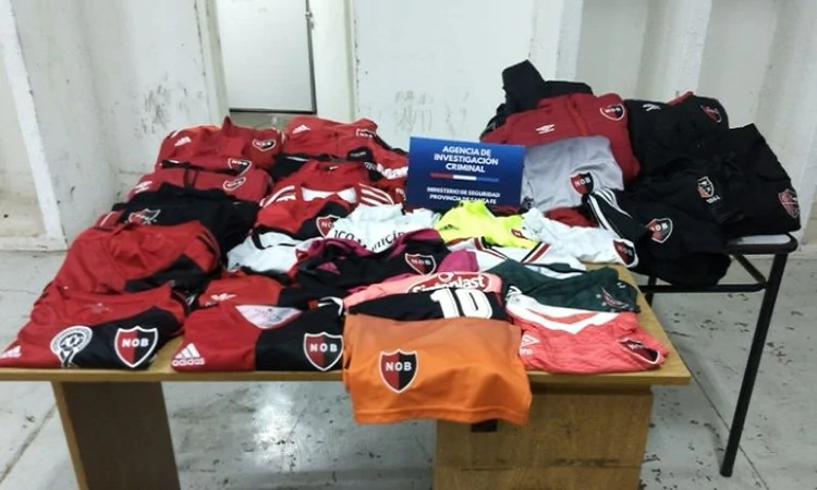 Investigan a una red que realizó robos hormiga en la utilería de Newell’s