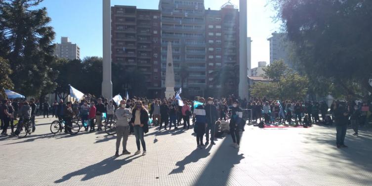 Integrantes de gimnasios y canchas de fútbol 5 coparon las plazas	