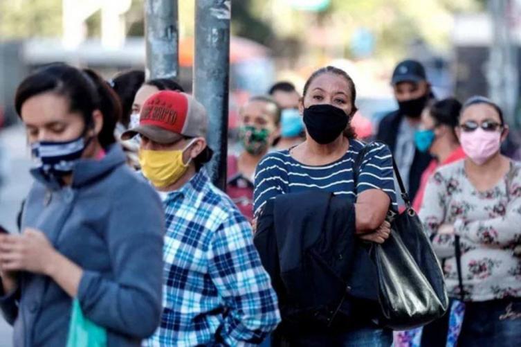 Casi un millón de personas se quedaron sin trabajo en Brasil