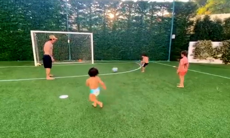 Messi y sus hijos aparecen en “Fútbol y Rumba”, el nuevo videoclip de Anuel y Enrique Iglesias