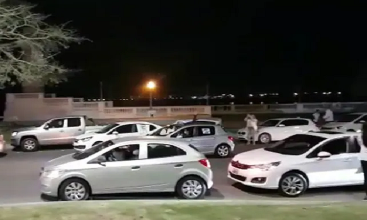 Los trabajadores de la salud hicieron un bocinazo por la ciudad