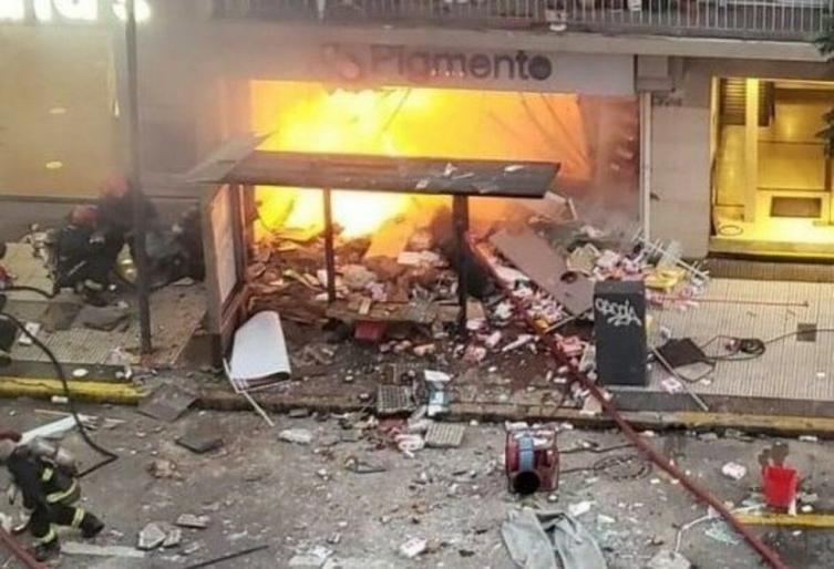 Villa Crespo: dos bomberos muertos en una explosión e incendio en una perfumería