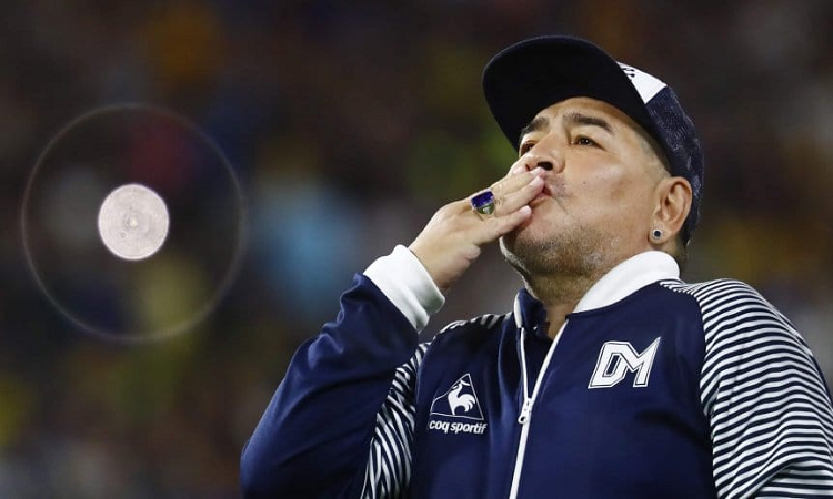 Tuits, video y comunicado, así Gimnasia anunció la continuidad de Maradona