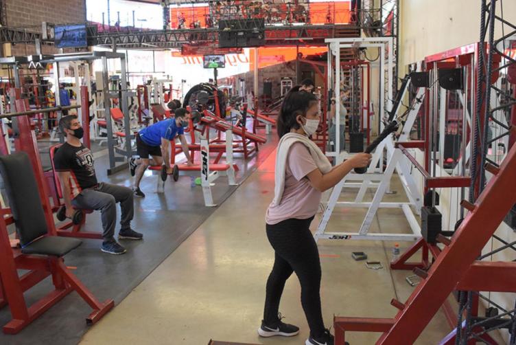 Este lunes vuelven a abrir locales gastronómicos y deportivos en la ciudad