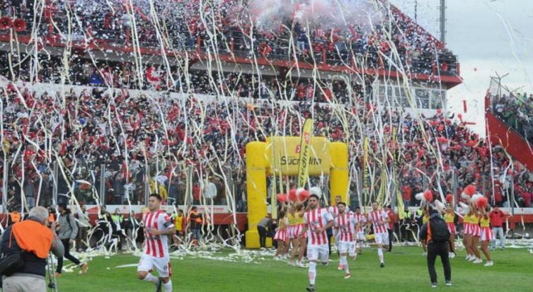 Socios y ex dirigentes de San Martín junta firmas para reclamar el ascenso a primera