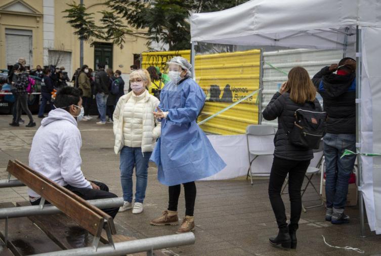 Otro día récord de contagios y muertos por coronaviris