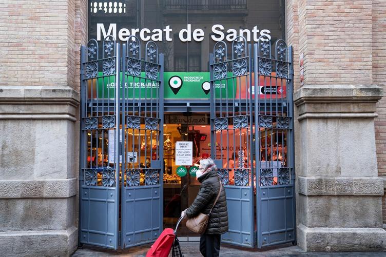 Europa reabre sus fronteras, comercios y escuelas