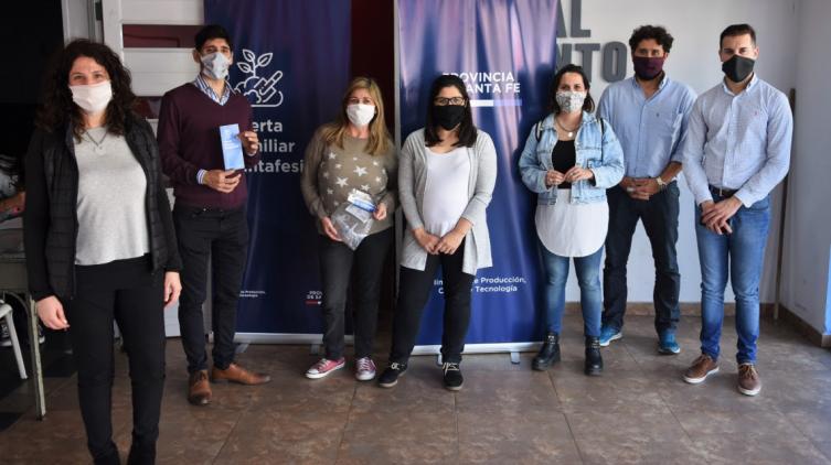 Se entregaron kits de siembra del programa Huerta Familiar Santafesina