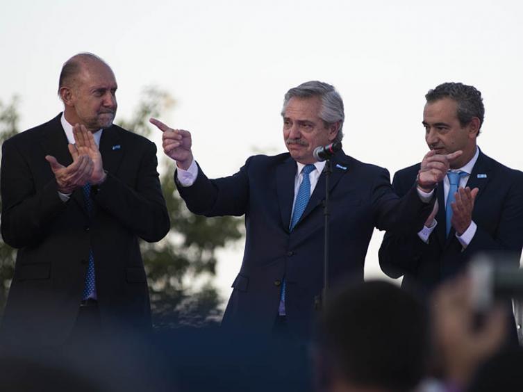 Javkin confirmó que Fernández participará virtualmente del Día de la Bandera