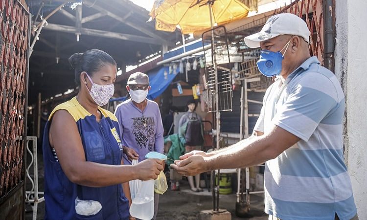 La OMS advirtió que la pandemia se está 