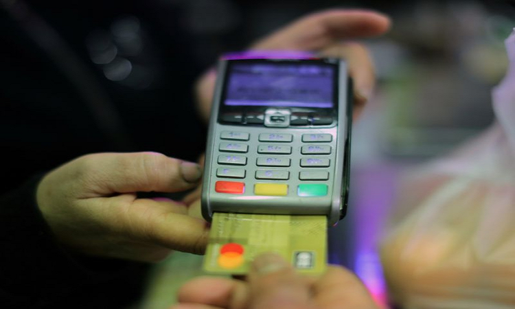 Analizan eliminar en forma definitiva el cupón firmado por el cliente en las compras con tarjeta