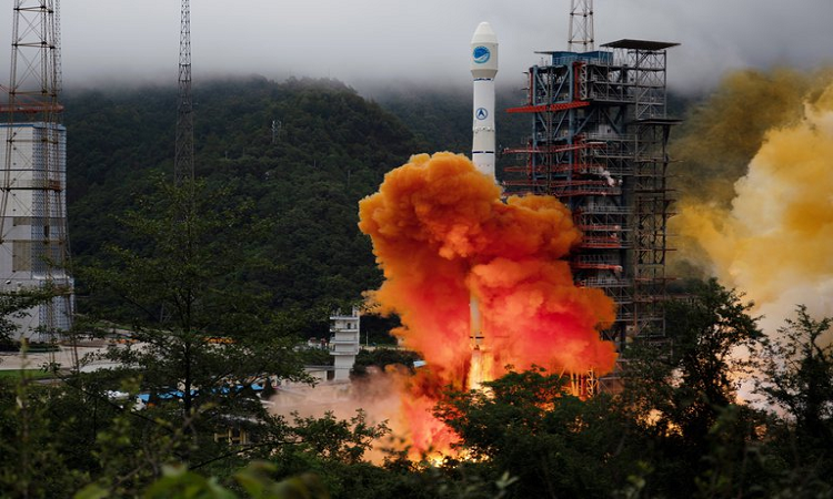 China puso en órbita el último satélite del sistema de geolocalización con el que busca competir frente al GPS