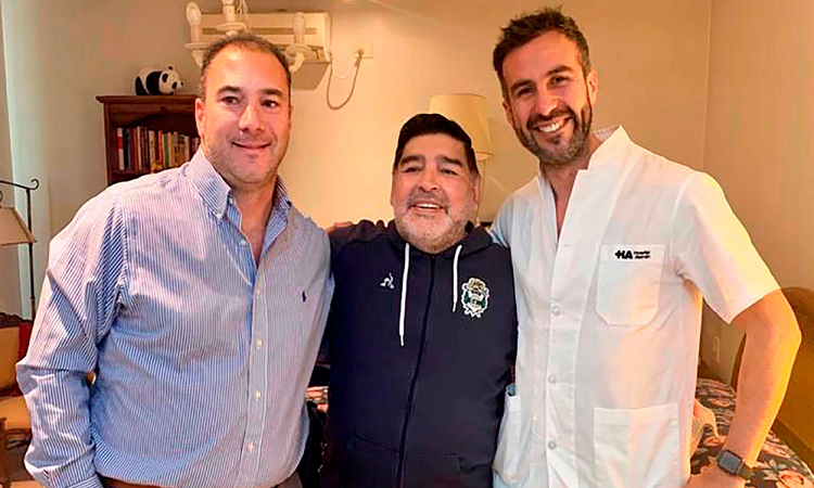El médico de Maradona: “Diego está limpio de cocaína, pero tiene momentos de excesos de alcohol”