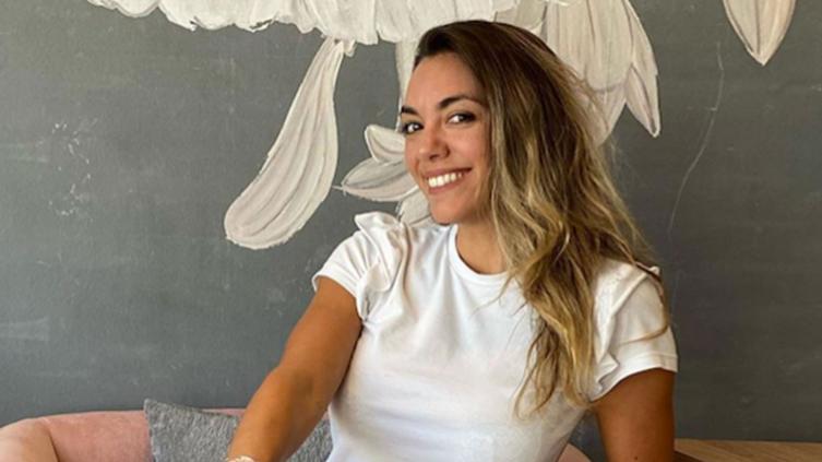La sensual y diminuta ropa interior de Floppy Tesouro