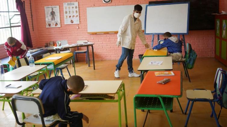 Uruguay: con precauciones, miles de niños volvieron a las escuelas