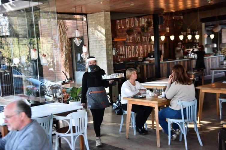 Córdoba pasó a la fase 5 de la cuarentena: reabrirán bares y restaurantes