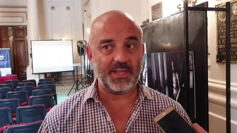 Palo Oliver pide información al Ejecutivo sobre contratos vencidos