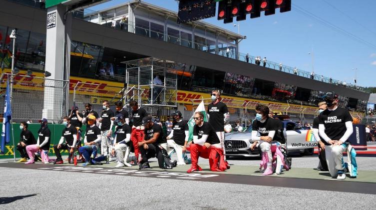 Catorce de los veinte pilotos de la F1 se arrodillaron contra el racismo