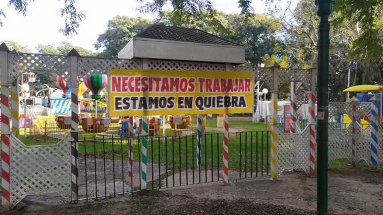 Dueños de parques de diversiones se concentraron frente a Casa de Gobierno