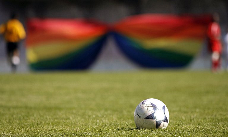 “Soy gay, pero no puedo contarlo en mi equipo y es una pesadilla”